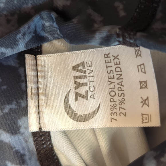 Zyia Scrunch Butt Leggings - Picture 7 of 10